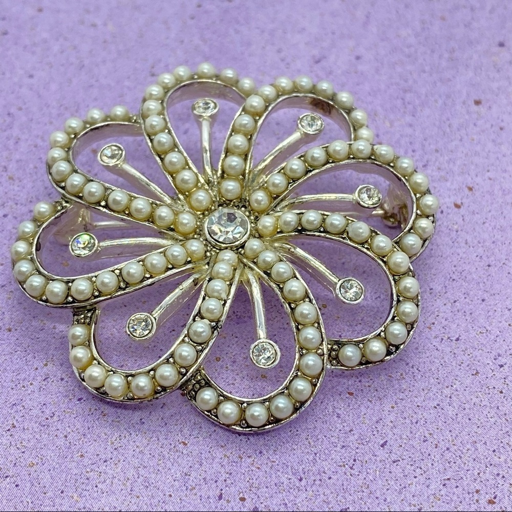 MONET Pearl Silvertone Vintage Brooch